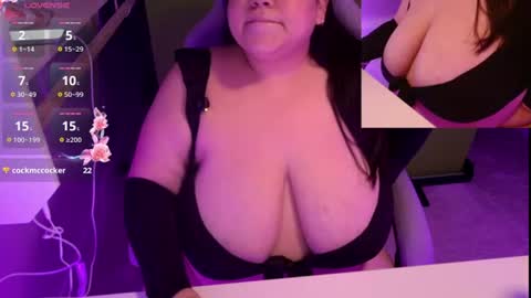 TheBouncingBetty online show from June 10, 4:33 am