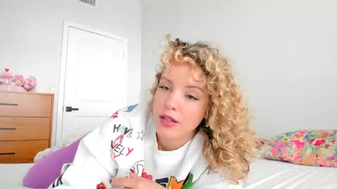 Lily Marie online show from January 8, 9:01 pm