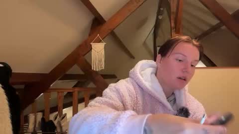 theofficialqueen online show from April 12, 7:38 pm