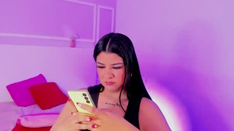 tiannagloww online show from February 11, 7:04 pm