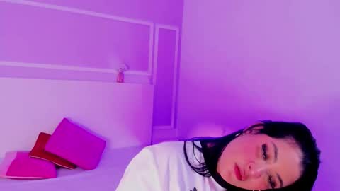 tiannagloww online show from February 23, 7:02 pm