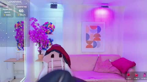 Tiara  online show from October 6, 7:40 pm