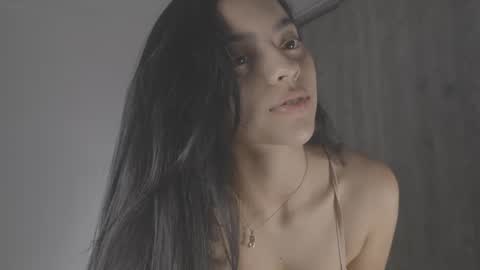 Tiaraaa 02 online show from March 10, 3:12 am