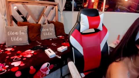 tiffany_sander online show from February 1, 3:30 am