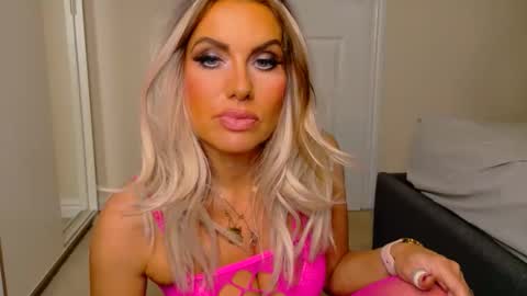 tinkerbell822 online show from November 22, 10:51 am