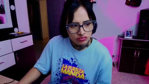 I AM BELLA  ----------- follow my  IG  TINNS 69 online show from January 18, 2:36 am