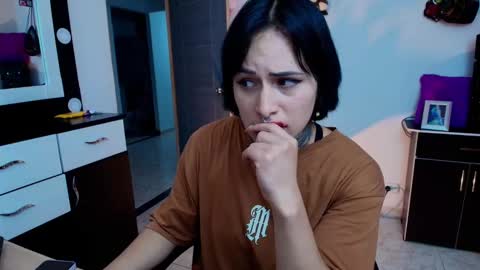 I AM BELLA  ----------- follow my  IG  TINNS 69 online show from January 14, 2:40 am