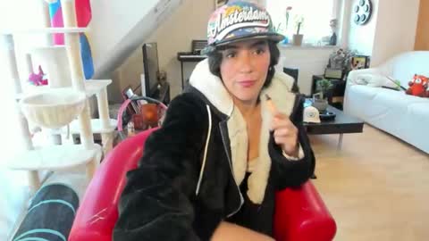 Tiny online show from September 10, 6:24 am