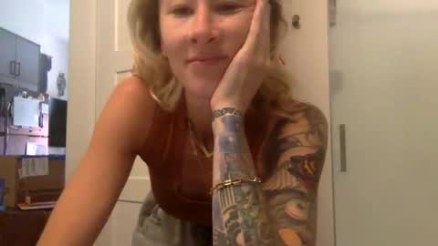tinyandtatted420 online show from September 19, 3:44 pm