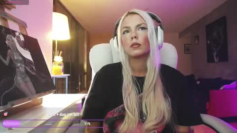 stage Kylie Sinner  brand CLITBAIT online show from May 15, 11:07 pm