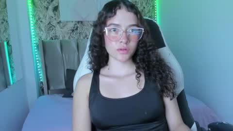 tinysophi online show from June 26, 7:04 pm