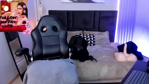 Tisha online show from October 6, 3:18 pm