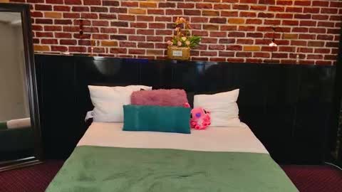 Juliet online show from December 18, 8:13 pm