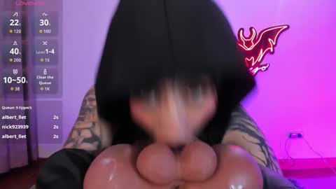   Independent model online show from February 12, 11:39 pm