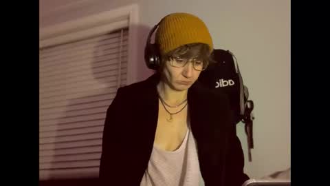 tomboy_titties online show from November 29, 11:14 am