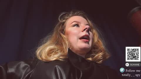 Madam Viktoria   Vacation in Portugal  2811 - 0412 online show from February 13, 5:25 pm