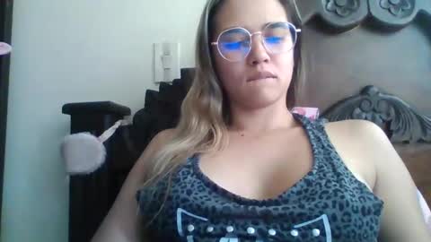 triana_bell online show from January 29, 6:50 pm
