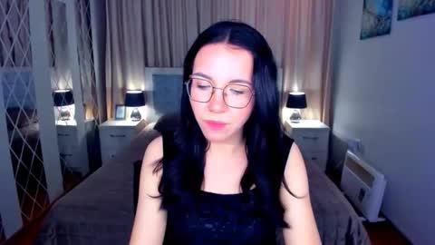 TriciaDaisy online show from May 4, 2:43 pm