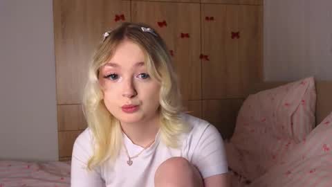 twinklefluff online show from February 18, 4:28 pm