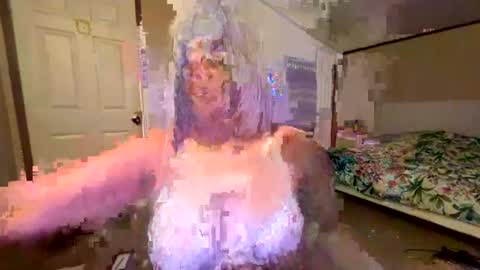 twosmallholes42 online show from July 16, 11:04 am