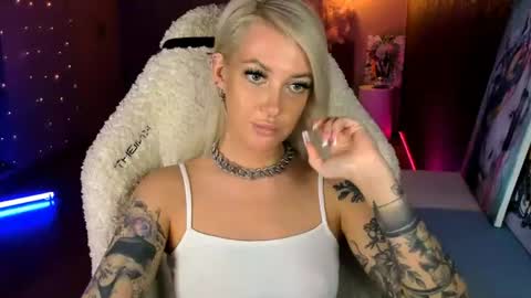 Miley online show from July 10, 1:33 pm