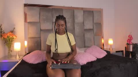 TYRA   online show from March 10, 12:09 pm