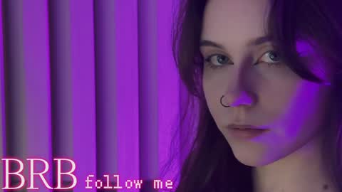 Una  online show from February 1, 10:26 am