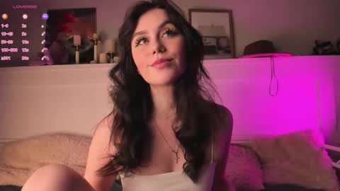 Una  online show from March 13, 10:27 am