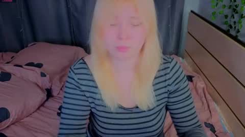 unburntkatniss online show from May 24, 3:11 pm