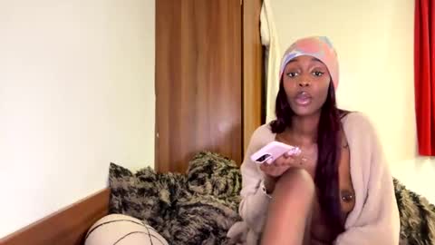 urfavtee online show from March 10, 4:38 am