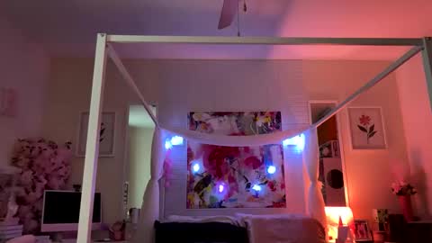 urlittlefilipina online show from May 22, 3:21 pm
