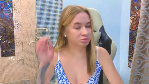 Leila online show from October 11, 11:47 am