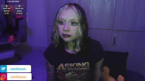 Vainilla Independent model online show from February 9, 1:19 am