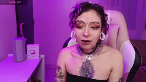 Vainilla Independent model online show from January 8, 1:32 am