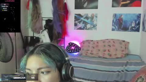 Vaiolet1314 online show from January 17, 9:39 am