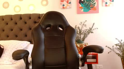 Valen Ferrer online show from April 8, 10:23 pm