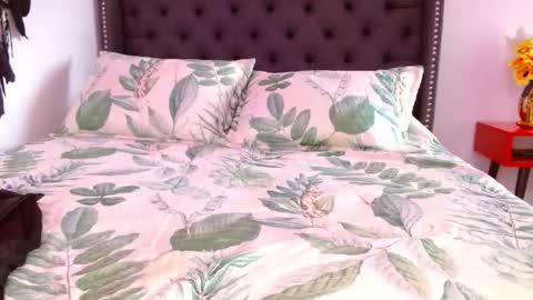 Valen Ferrer online show from October 9, 8:02 pm