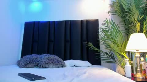 valeri_tafur online show from May 13, 11:27 am