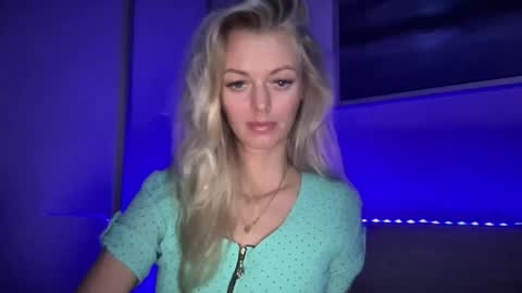 Valerie  online show from October 13, 8:44 pm