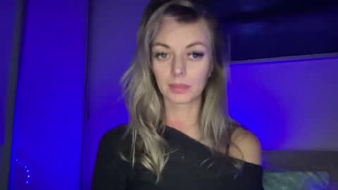 Valerie  online show from February 28, 9:44 pm