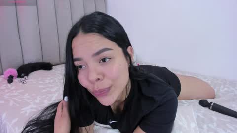 Cris  online show from February 8, 6:11 pm