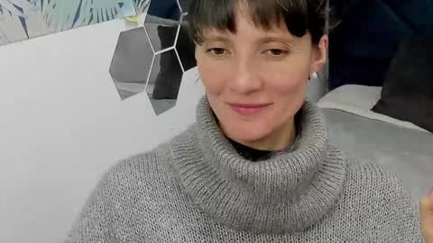 VALERY MORE online show from November 15, 4:30 pm