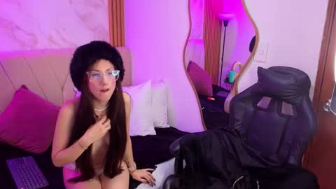 vane_coral online show from February 7, 11:58 am