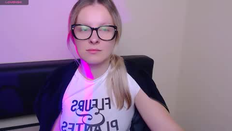 Mia online show from October 14, 7:00 am