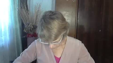 Vanillaxcreamy online show from November 7, 9:26 am