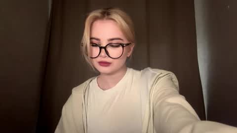 Monika online show from December 18, 1:27 pm