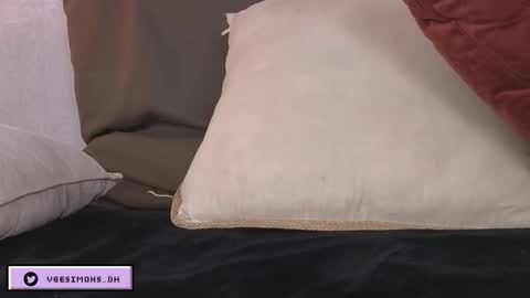 Vee Simons online show from February 18, 10:53 pm