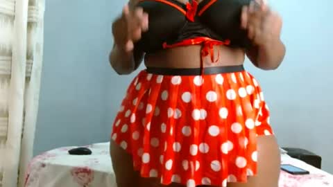 velvetychocolate1 online show from June 26, 2:24 am