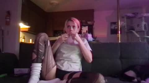 venustheflytrap online show from April 13, 12:01 am