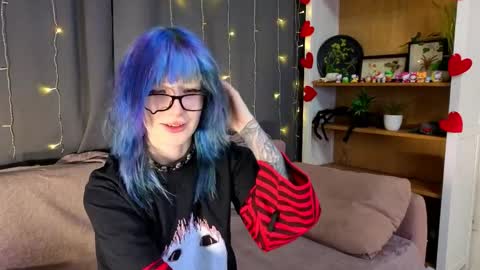 Erica online show from April 3, 8:07 pm